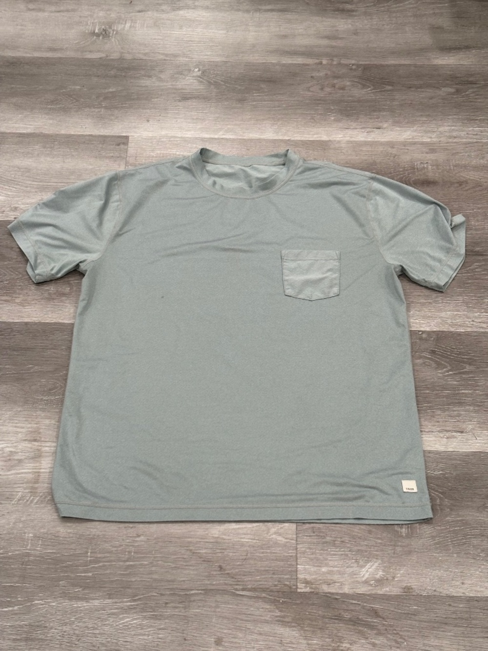 Vuori Tradewind Performance T-Shirt Mens XL Sea Glass Pocket Tee Stretch V109